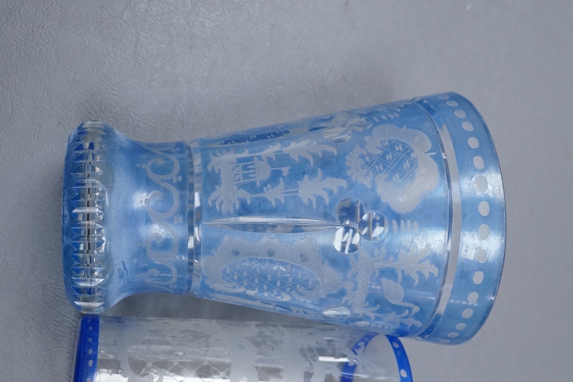 A German engraved blue flashed glass vase and four similar beakers, late 19th/early 20th century, beaker 15cm high.